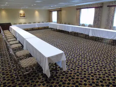 Best Western Plus Burlington Inn & Suites - 16