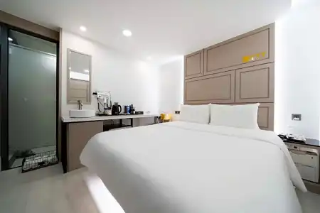 Busan Seomyeon YTT - 132