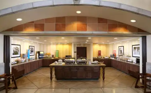 Hampton Inn & Suites Tucson-Mall - 16