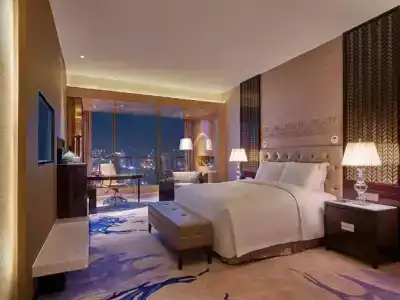 Hilton - 65