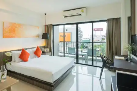 J Residence - 98