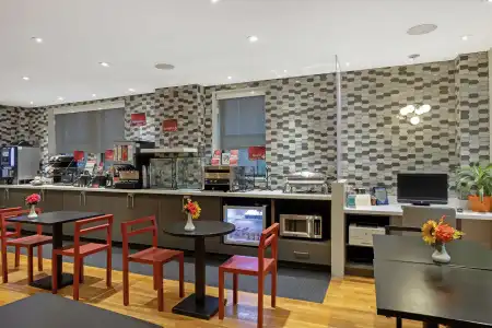 Best Western Plus Hospitality House - 23