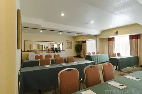 Country Inn & Suites by Radisson, Portland International Airport, OR - 13