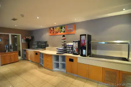 Holiday Inn Express London - Park Royal by IHG - 8