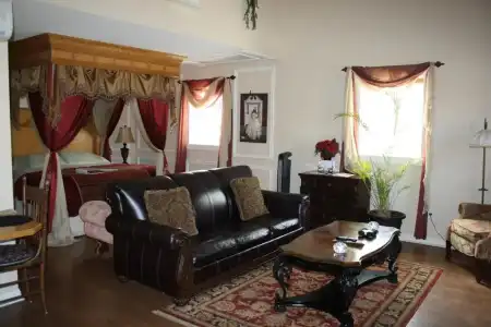 Woodrow House Bed & Breakfast - 65