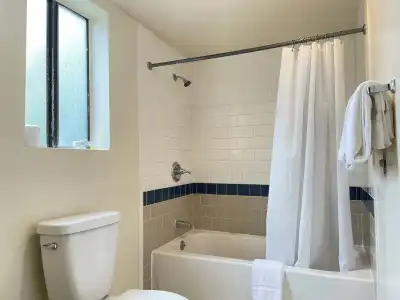Hollywood La Brea Inn - 26
