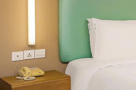 Holiday Inn Express Hangzhou Huanglong - 2
