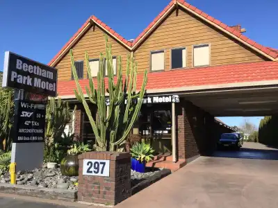 Beetham Park Motel - 0