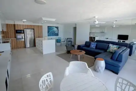 Surfers Aquarius - 132