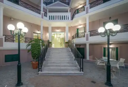 Alamis & Apartments - 0