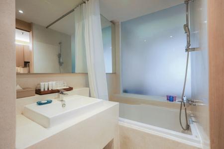 Balcony Seaside Sriracha & Serviced Apartments (SHA Extra Plus) - 304