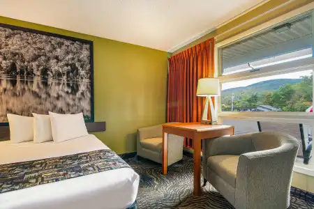 Super 8 by Wyndham Lake George/Downtown - 1