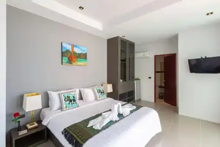 Rossarin Sea View Patong - 36