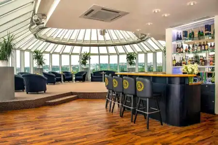 Cosmopolitan Bobycentrum - 66