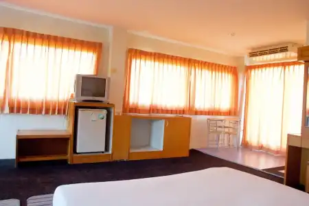 Sichang Shine Khao Resort - 93