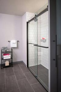 Moxy Denver Cherry Creek - 51