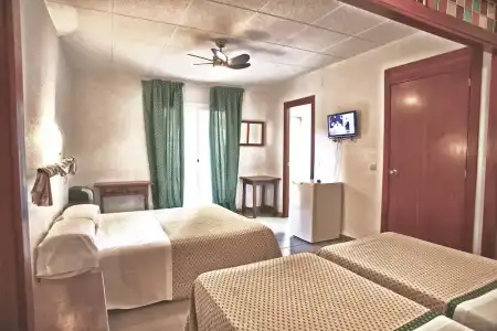 Hostal Isabel - 32