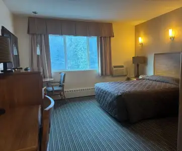 Breeze Inn - 81
