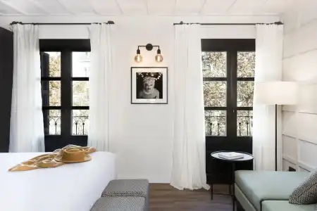Yurbban Ramblas Boutique - 30