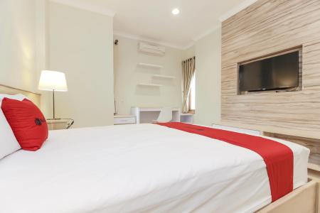 RedDoorz Premium near Ragunan Zoo 2 - 3