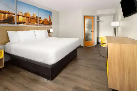Days Inn & Suites by Wyndham Albany - 5