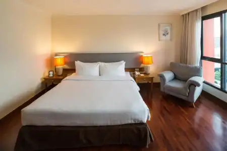 Bandara Silom Suites - 7