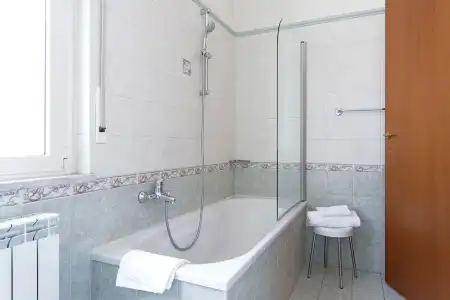 B&B - 28