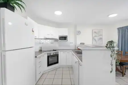 Alexander Beachfront Apartments - 62