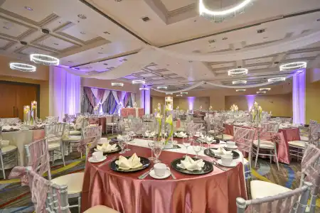 DoubleTree by Hilton Phoenix North - 39