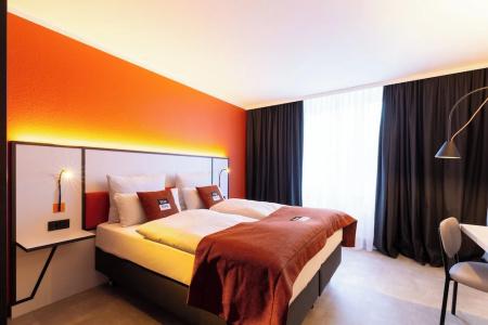 Holiday Inn - the niu, BLADE SOLINGEN by IHG - 13