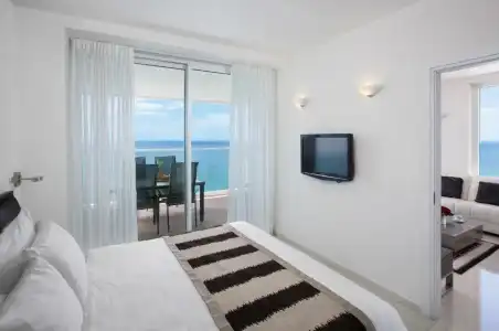 Island Luxurious Suites - 45