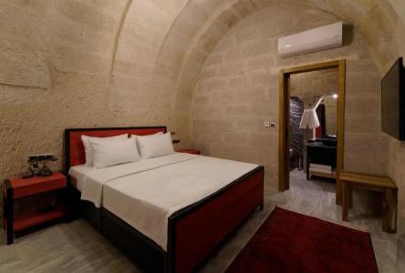 The Niche Cave - 115