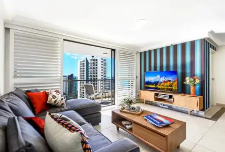 Surfers Century Oceanside Apartments - 54