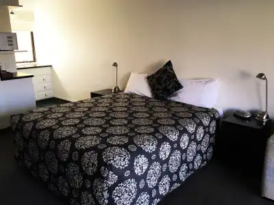 Cable Court Motel - 5
