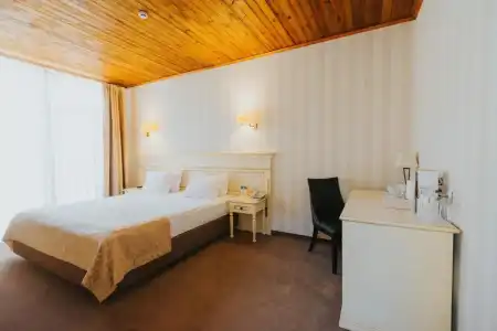 Premier Geneva - 83