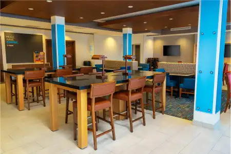 Holiday Inn Express & Suites Las Vegas - E Tropicana by IHG - 25