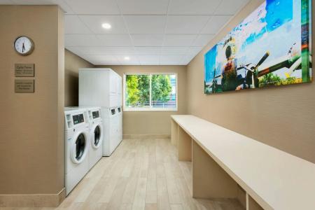 Courtyard by Marriott Santa Monica - 13