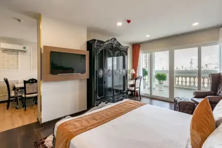 Emerald Central - 208