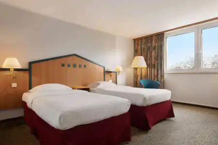 Ramada By Wyndham Bottrop - 5