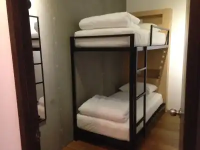The 80's Guesthouse - Hostel - 3