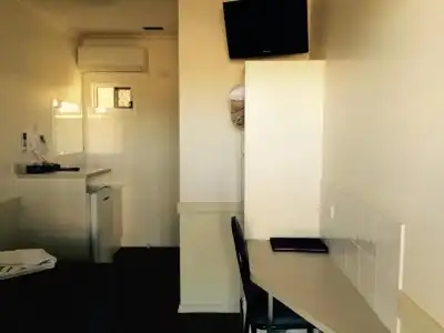Park Avenue Motel - 30