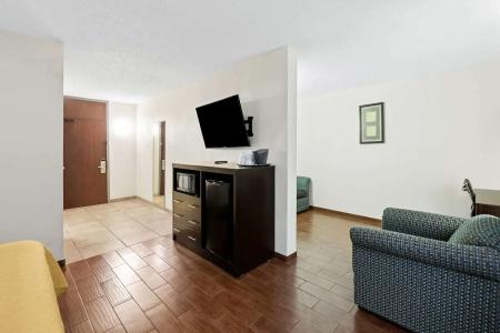 SureStay Plus by Best Western Lubbock Medical Center - 33