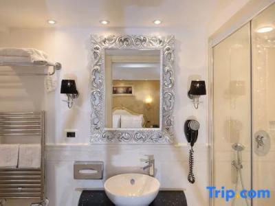 Olimpia Venice, BW signature collection - 33