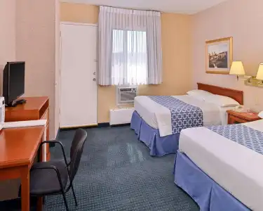 Econo Lodge Motel Village - 42