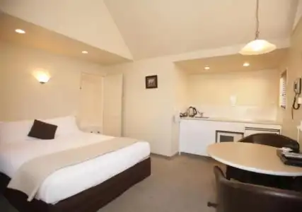 Kings Gate Motel - 1
