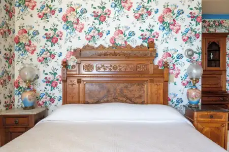 Martine Inn - 99