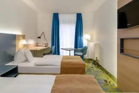 PLAZA INN - 101