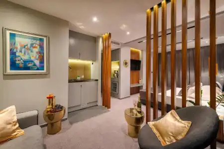 Royal Suites-Sky - 101