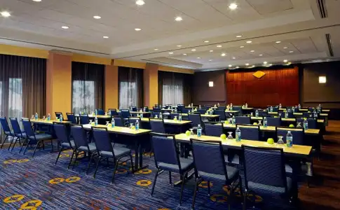 Courtyard by Marriott Los Angeles LAX/Century Boulevard - 17