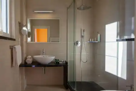 Kristal Palace - Tonellis - Adult Friendly - 60